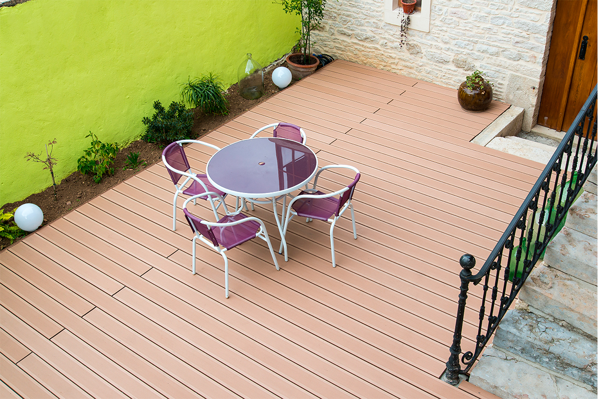 Nettoyer une terrasse en bois: conseils