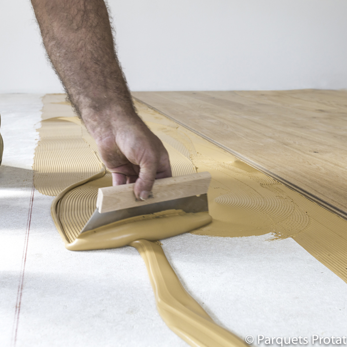 Colle pour parquet